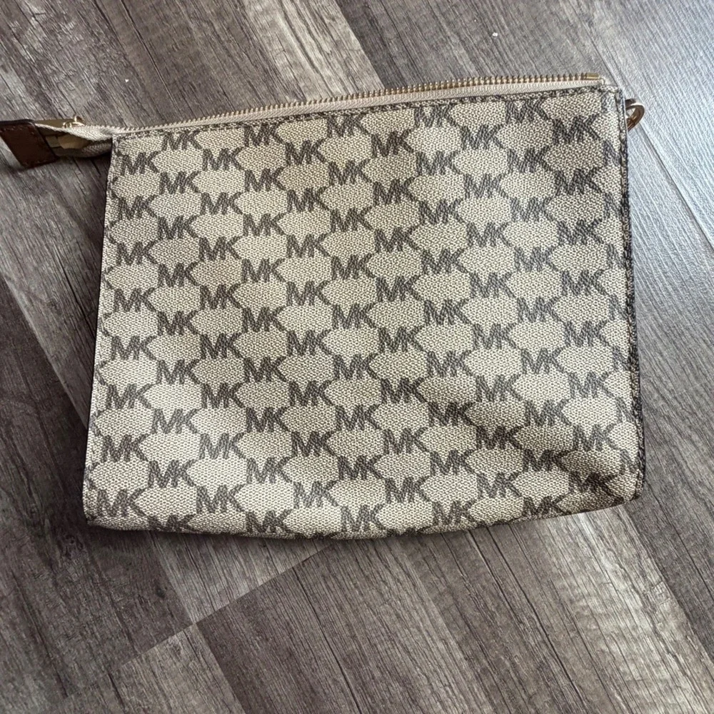 Michael Kors MK Monogram Wristlet Clutch 3D Flower Applique Tan Gold Hardware